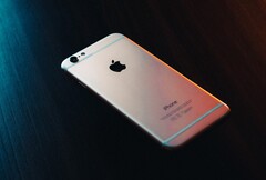 Das Apple iPhone SE und das iPhone 6s sollen keine größeren Software-Updates mehr erhalten. (Bild: Luis Felipe Lins)