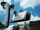 Der Solarroboter installiert Photovoltaikmodule nahezu selbständig.