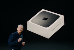 Apple-Chef Tim Cook hat das "Developer Transition Kit" in Form eines Mac Mini zur WWDC präsentiert. (Bild: Apple)
