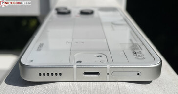 unten: Lautsprecher, USB-C 2.0, Mikrofon, Dual-SIM