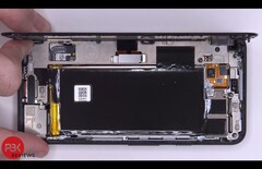 Ins Pixel 5 kommt man von vorne rein, nicht von hinten: Der erste Teardown zum neuen Google-Phone geht auch auf die Spalt-Problematik ein.