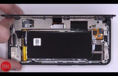 Ins Pixel 5 kommt man von vorne rein, nicht von hinten: Der erste Teardown zum neuen Google-Phone geht auch auf die Spalt-Problematik ein.
