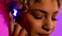 Die Logitech G Fits setzen auf eine RGB-Beleuchtung, die kaum zu übersehen ist. (Bild: 91mobiles)