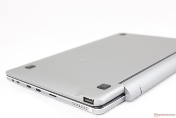 Mit fast 1,2 kg ist das 10,1-Zoll-Tablet sehr massiv