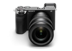 Die Sony A6700 startet als Flaggschiff-APS-C-Kamera des Herstellers. (Bild: Sony)