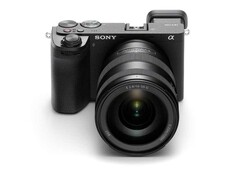Die Sony A6700 startet als Flaggschiff-APS-C-Kamera des Herstellers. (Bild: Sony)