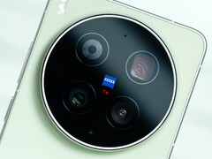 Das Vivo X300 Ultra kann ab sofort in Österreich, Deutschland und Ungarn vorbestellt werden. Neben Grün auch in Schwarz.