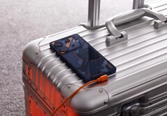 Das Infinix GT 10 Pro setzt auf ein auffälliges, transparentes Design. (Bild: GSMArena)