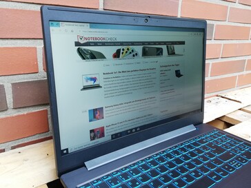 Lenovo IdeaPad L340 im Freien