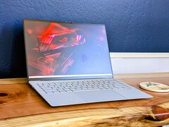 Core Ultra X7, 32 GB RAM, 1-TB-SSD, 2.8k-Tandem-OLED: Asus ExpertBook Ultra.