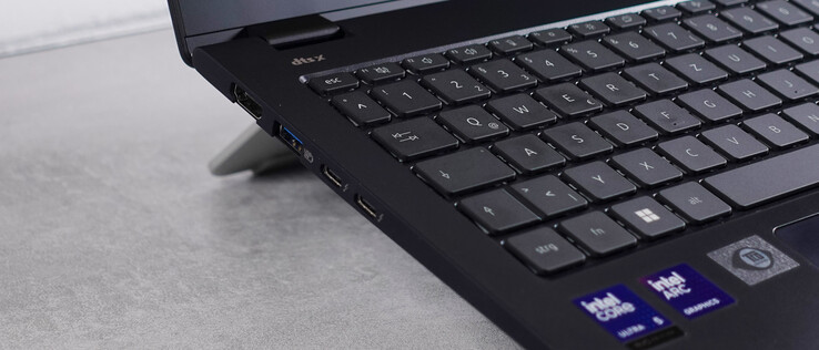 HDMI, USB 3.2 Gen 1, 2 x Thunderbolt 4 ( USB 4 mit DP und PD)