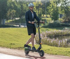 Den E-Scooter Ausom L1 mit ABE gibt es derzeit für nur 469 Euro. (Bildquelle: Geekbuying)