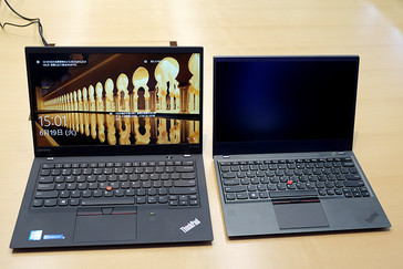 ThinkPad X1 Carbon 2017 (links) und ThinkPad X1 Carbon Prototyp (rechts) (Bildquelle: pc.watch.impress.co.jp)