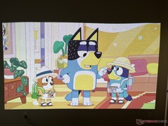 Auch Streaming-Inhalte sehen hervorragend aus. Die Bilder sind gestochen scharf und die Farben kräftig.