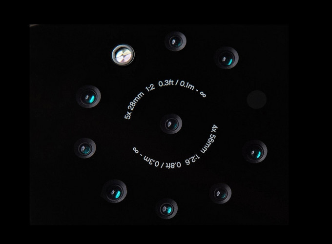 Im Detail erkennt man 5x 28 mm Linsen und 4x 56 mm Optiken in Lights 9-Lens-Smartphone.