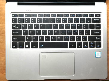 Die Tastatur verfügt nur über die nötigsten Tasten.