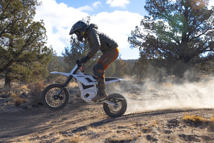 Das elektrische Yozma IN 11 Dirt-Bike in Weiß