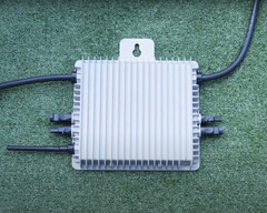 Balkonkraftwerke mit Deye-Mikrowechselrichter weisen schwere Sicherheitslücke auf (Bild: Deye)