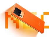 Das iQOO Neo 7 Pro wird mit einer orangen Rückseite mit Leder-Textur angeboten. (Bild: iQOO)