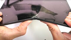 Trotz innerer Verstärkung gibt es leider Schwachstellen am neuen iPad Pro des Jahres 2024, die auch JerryRigEverything schonungslos aufdeckt.
