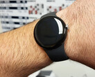 Die Google Pixel Watch wird standardmäßig mit einem proprietären Silikon-Armband ausgeliefert. (Bild: u/tagtech1414)