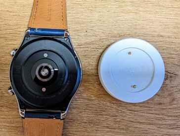 Leider spendiert Honor der Smartwatch kein drahtloses Laden