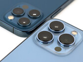 iPhone 12 Pro (dunkelblau) vs. iPhone 13 Pro