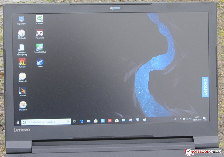 Das V110-15AST im Freien (fotografiert bei komplett bedecktem Himmel)