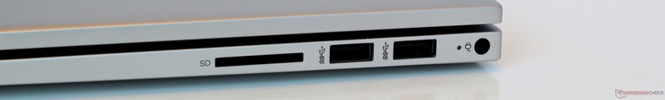Rechte Seite: SD-Kartenleser in voller Größe, 2x USB 3.2 Gen 1 Typ-A, Ladeanschluss