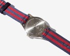 Die Noah x Timex MK1 Anchor besitzt einen lasergravierten Gehäuseboden mit den Logos von Noah und einem Anker