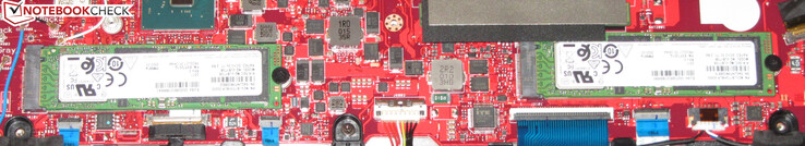 Zwei SSDs bilden einen RAID-0-Verbund.