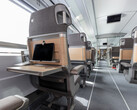 In der 1. Klasse: Tablet-Halter und Tisch. (Bild: Deutsche Bahn AG / Siemens / Andreas Hackl)