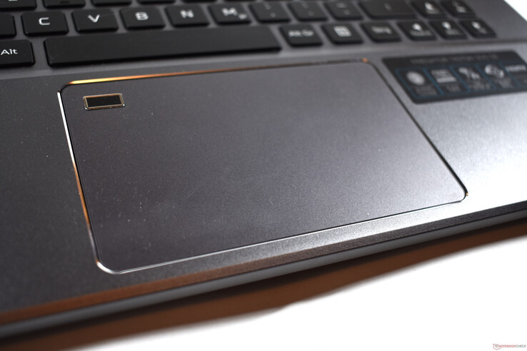 Acer Predator Triton 500 SE: Touchpad mit integriertem Fingerprint-Leser
