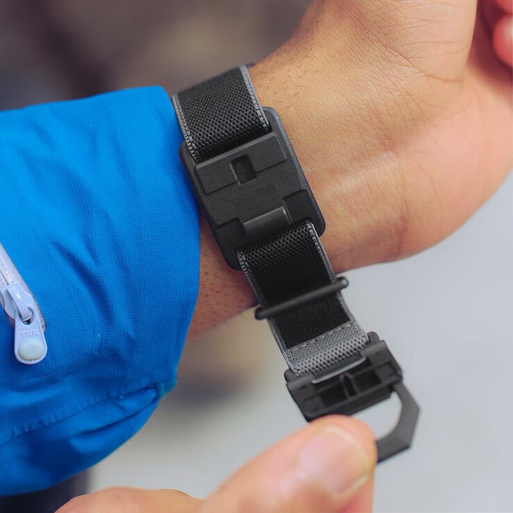 Mit dem Magnetverschluss lässt sich das Armband ganz einfach einhändig bedienen