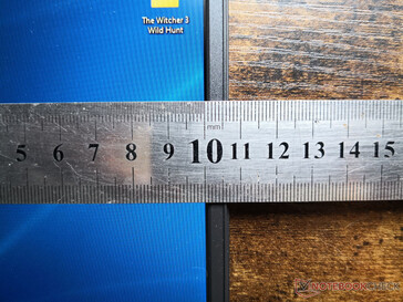 Schmale Seitenränder aber dickere Ränder oben und unten