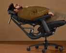 Endlich können große und kräftig gebaute Personen ergonomisch sitzen.