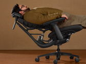 Endlich können große und kräftig gebaute Personen ergonomisch sitzen.