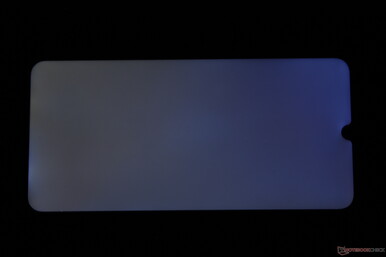 Ungleichmäßig Backlight Bleeding entlang der Unterkante