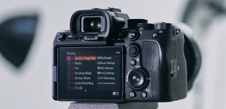 Die Sony A7 IV soll der abgebildeten Sony A7S III recht ähnlich sehen. (Bild: Sony)