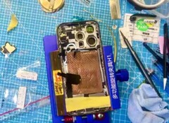 Das Apple iPhone 15 Pro könnte mit stärkerem Kühlsystem deutlich schneller sein. (Bild: @Tech_Reve)