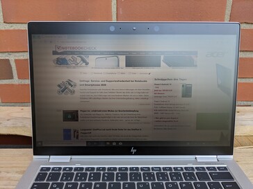 HP EliteBook x360 1030 G4 - Außeneinsatz im Schatten, mit Sure View
