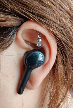 Die Mi Air 2 Pro lassen sich durch berührungsempfindliche Sensorflächen bedienen