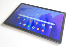 Samsungs Galaxy Tab A7 2022 gibt sich modern, man merkt ihm aber an, dass es eigentlich schon älter ist.