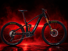 Das Trek Rail+ 9.8 Gen 5 ist ein vollgefedertes E-Mountainbike.