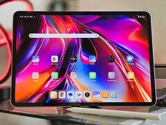 Das Xiaomi Pad 11 gibt es aktuell deutlich günstiger (Bildquelle: Marcus Herbrich, Notebookcheck)