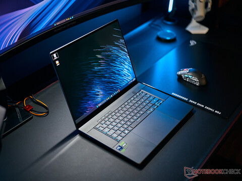 Schlanker Gaming-Laptop jetzt mit RTX 5090 und 64 GB RAM - Asus ROG Zephyrus G16 2025 im Test