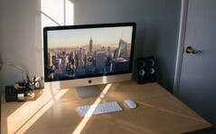 Der Apple iMac im komplett neuen Design könnte schon in den nächsten Wochen offiziell vorgestellt werden. (Bild: Andrew Garrison, Unsplash)