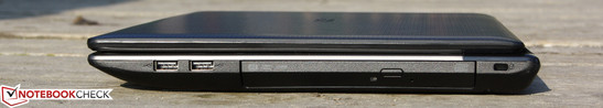 rechte Seite: 2x USB 2.0, DVD-Brenner, Kensington-Lock