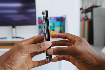 iPhone 13 und iPhone 13 Pro haben etwas versetzte Buttons an der Seite.