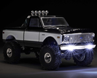 Der neue Crawler von Axial erhält ein modulares Kühlergrill-System zur individuellen Anpassung